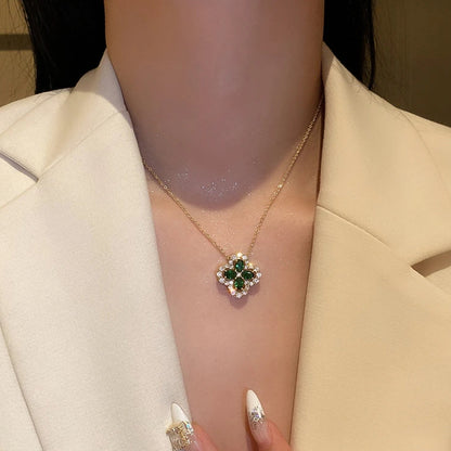 MV™ | Collier trèfle émeraude scintillant